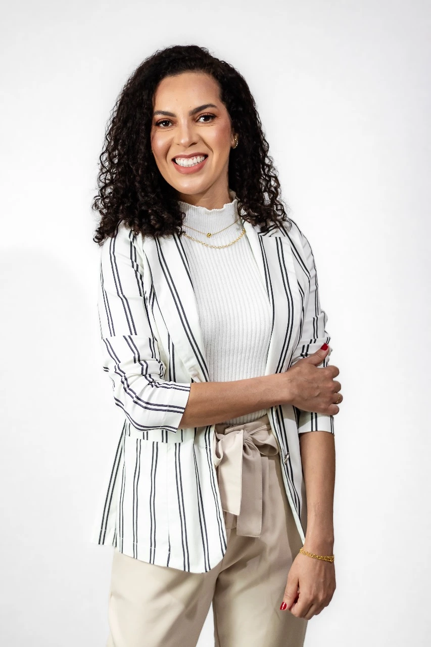 Foto corporativa da autora Darlene Souza